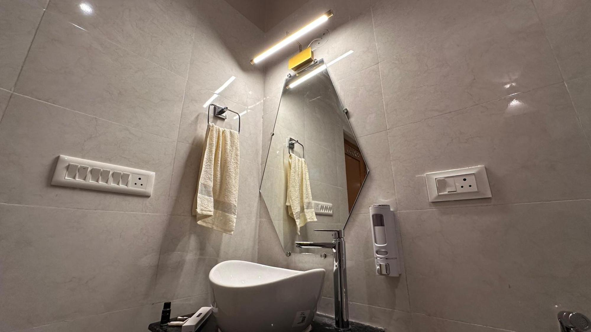 The Lumi Hotel Bir  Bagian luar foto
