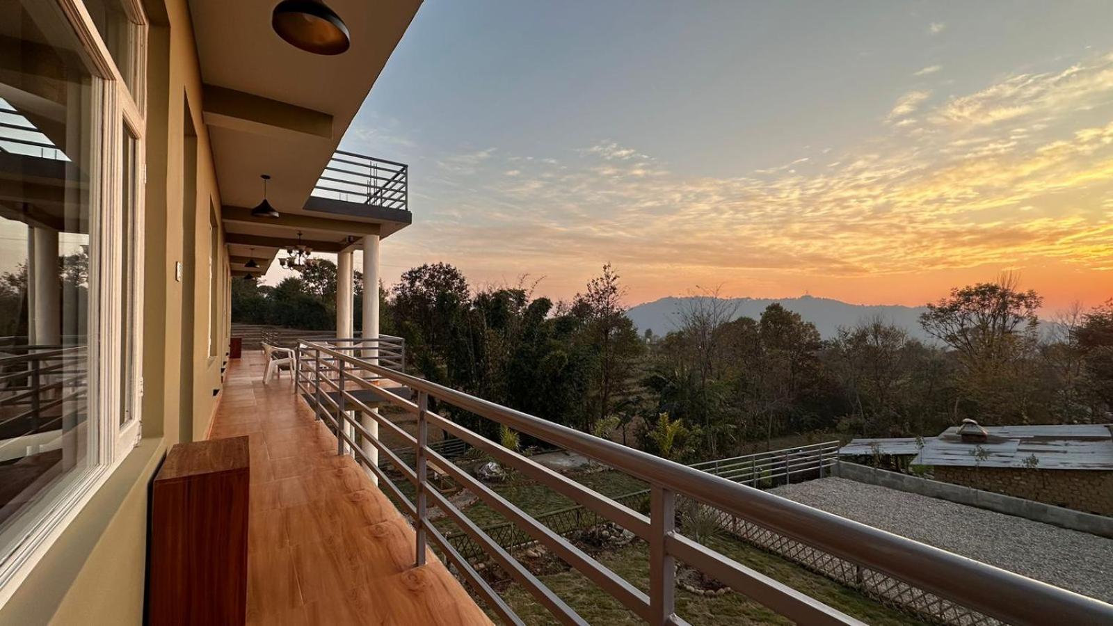 The Lumi Hotel Bir  Bagian luar foto